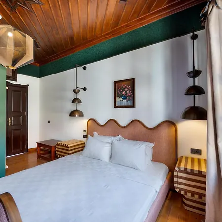 House 5 Hotel *