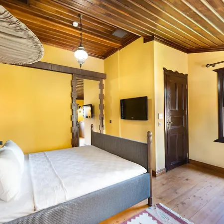 House 5 Hotel