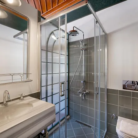 House 5 Hotel
