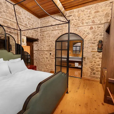 House 5 Hotel *