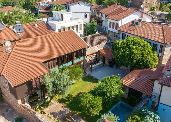 House 5 *