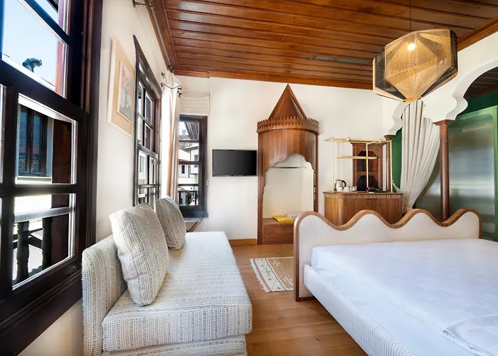 House 5 *