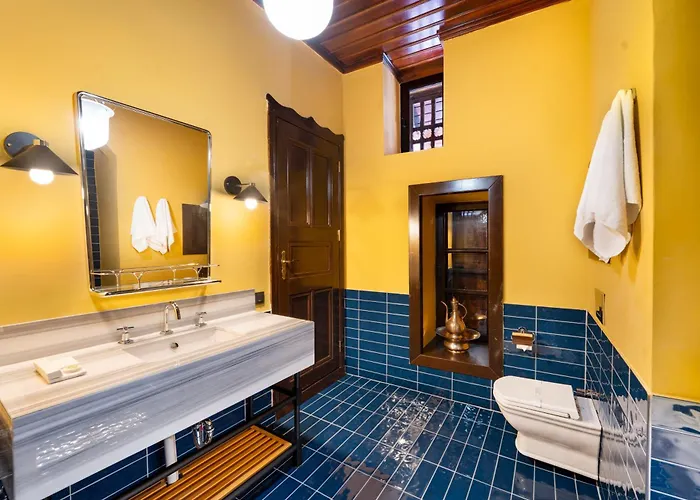 House 5 Hotel