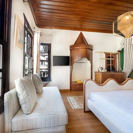 House 5 *