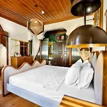 House 5 Hotell *