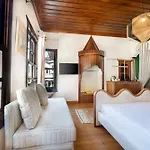 House 5 *