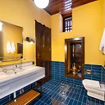 House 5 Hotell