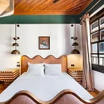 House 5 Hotel *