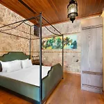 Hotel House 5 *