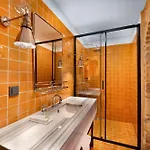 House 5 Hotel *