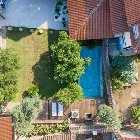 Отель House 5 *