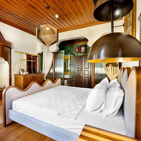 House 5 Hotel *