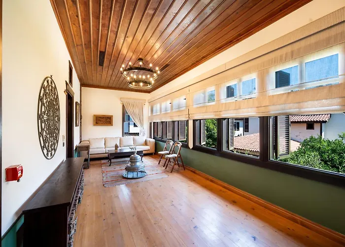 Hotel House 5 *