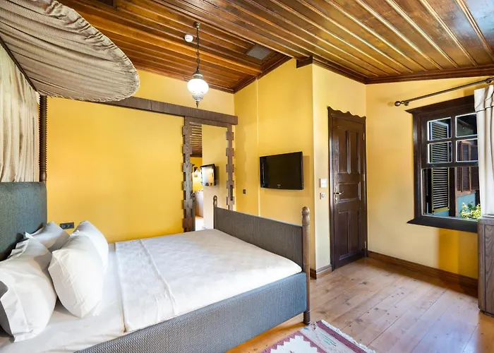 House 5 Hotel