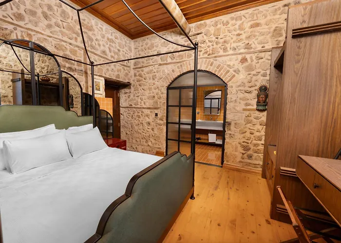 House 5 Hotel *